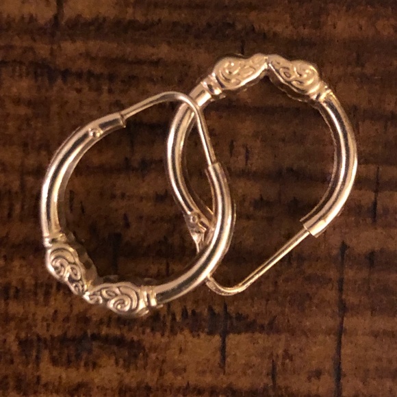 Jewelry - Small Gold Hoop Earrings - EUC
